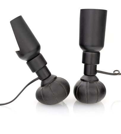 Coppia di Lampade mod.600.p base in pelle diffusore metallo laccato Prod....