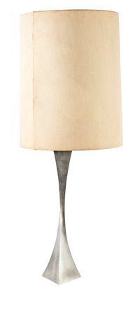 Lampada da tavolo a forma piramidale in ottone nichelato 1960 cm 60x40