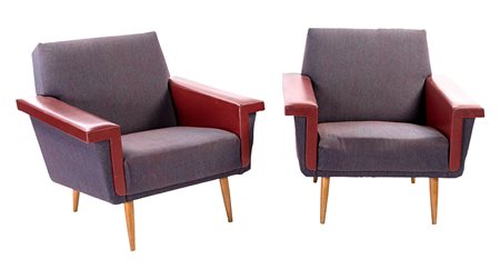 Coppia di poltrone struttura in legno braccioli in ecopelle e rivestimento in...