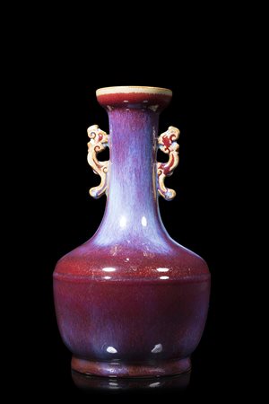 Vaso in porcellana a invetriatura flambè, con marchio apocrifo QianlongCina,...