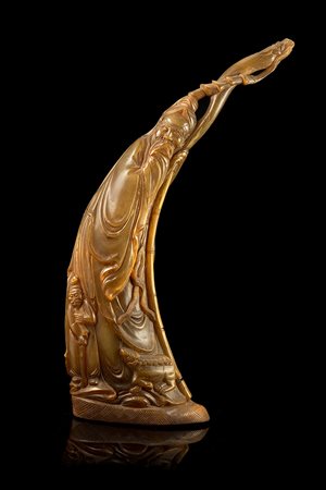 Scultura in corno di bufalo raffigurante saggio dalla lunga barbaCina, secolo...