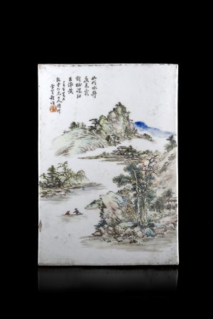 Placca in porcellana dipinta a smalti policromi con scena di paesaggio,...