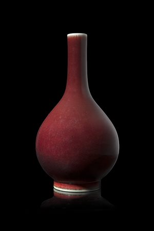 Vaso a bottiglia con invetriatura flambèCina, secolo XIX/XX(h. 40,5 cm.)-ENA...
