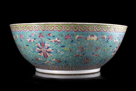 Grande vasca per pesci decorata all'esterno con motivi floreali in smalti...