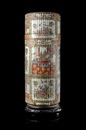 Portaombrelli cilindrico in porcellana Famiglia Rosa cantonese decorato a...