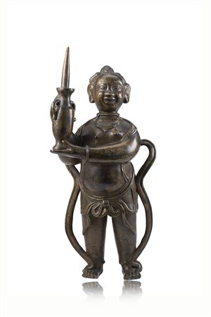 Scultura in bronzo raffigurante fanciullo con vasoCina, dinastia Ming...