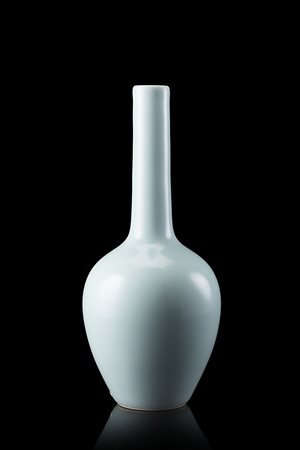 Piccolo vaso a invetriatura claire-de-lune, con marchio apocrifo...