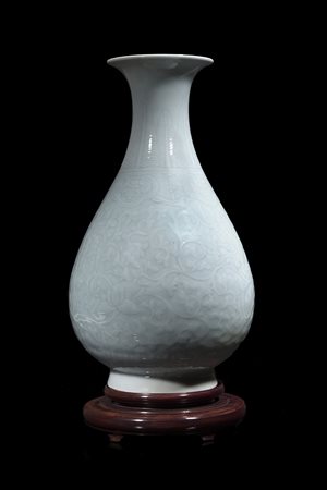 Vaso yuhuchunping in porcellana a invetriatura celadon decorato con motivi a...