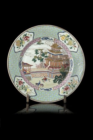 Piatto in porcellana Famiglia Rosa decorato al centro con padiglione, bordato...