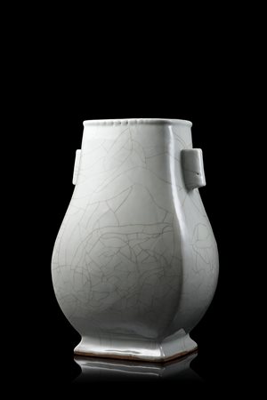 Vaso dalla forma arcaica hu, con invetriatura in stile guan, marchio apocrifo...