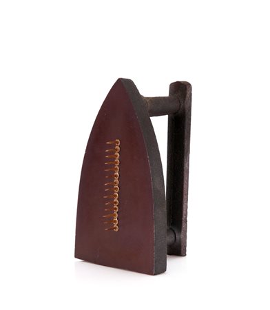 RAY MAN Philadelphia 1890 - Parigi 1976 Cadeau 1921, 1974 ferro da stiro con...