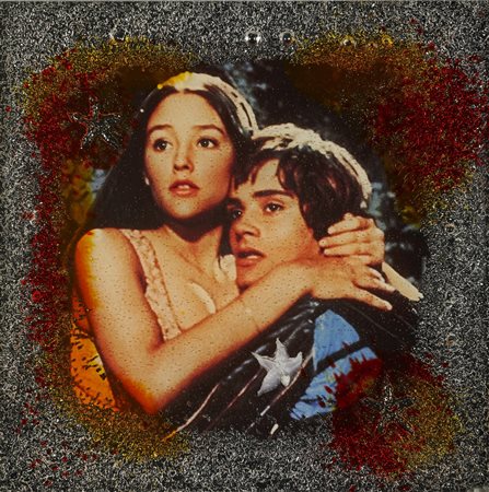 RONDA OMAR (n. 1947) Giulietta e Romeo. 2015. Plastic. Cm 50,00 x 50,00. Al...