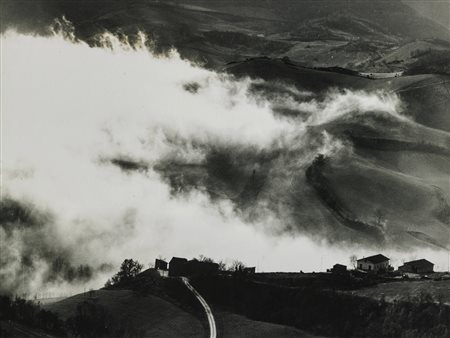 GIACOMELLI MARIO (1925 - 2000) Senza titolo. Fotografia in bianco e nero. Cm...