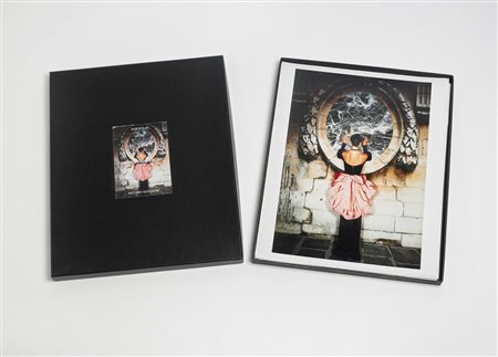 GUCCIONE ANTONIO (n. 1947) Cartella composta n.8 fotografie. Fashion from the...