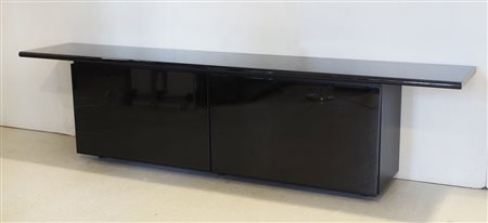 Acerbis International: credenza laccata nera modello Sheraton a 2 ante...