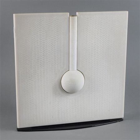 Area International Design Scultura in marmo bianco di forma quadrata. Con...