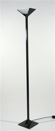 Flos: lampada da terra modello Papillona. Disegno di A. e T. Scarpa, 1975.