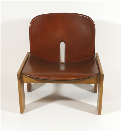 Figli di Amedeo Cassina: sedia in legno e cuoio rosso. Con etichetta originale.
