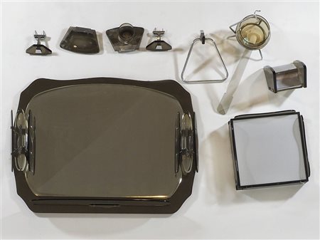 Set da bagno in vetro fumè e metallo cromato composto da plafoniera,...