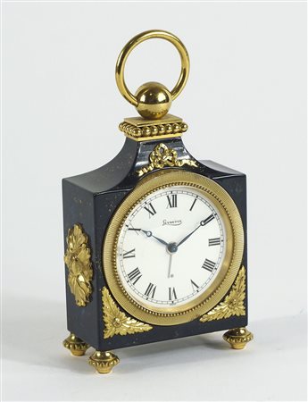 Levrette: piccolo orologio da tavolo smaltato blu e applicazioni in metallo...