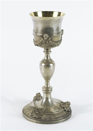 Calice in argento lavorato a sbalzo. Stato Pontificio dal 1815 l 1870. H. cm....