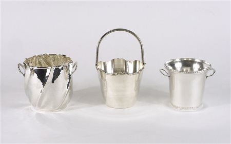 Lotto di 3 portaghiaccio in argento. gr. tot 970.