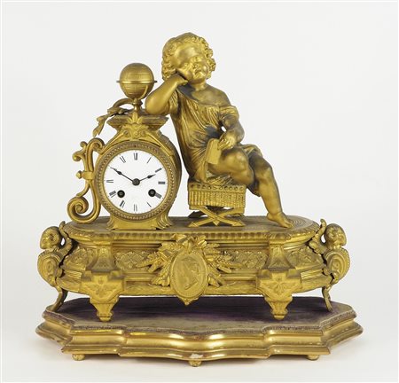 Orologio da tavolo in metallo dorato con figura di bambina, quadrante bianco...