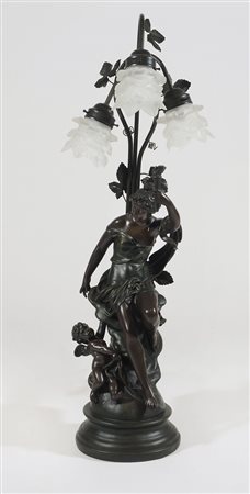 Lampada da terra in antimonio raffigurante figura femminile, base in marmo....