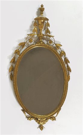 Specchiera ovale con cornice in legno dorato. cm. 128x65.