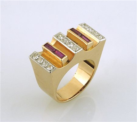 Anello Deco in oro giallo composta da 3 file di diamanti taglio brillante...