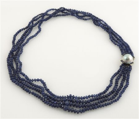 Collana a 4 fili di lapislazzuli sfaccetati chiusura con perla