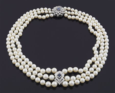 Collana a 3 fili di perle al centro fermaglio in oro bianco con 4 piccoli...