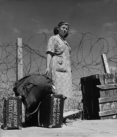 Robert Capa (1913 - 1954)Israel, Schwarz Evzen 1948-1950Stampa fotografica...