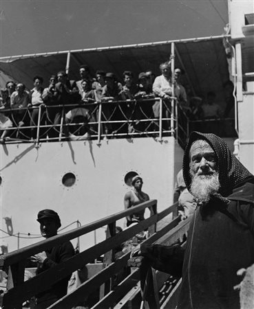Robert Capa (1913 - 1954)Israel, people disembarking 1948-1950Tre stampe...
