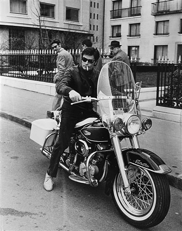 Daniel Angeli (1943)Alain Delon in sella ad una Harley-Davidson 1968Stampa...