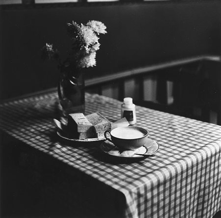 Issei Suda (1940 0)Table 1970 ca.Stampa fotografica vintage alla gelatina...