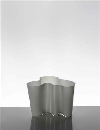 ALVAR AALTO (1898-1976) IITTALA Vaso modello “Aalto” in vetro...