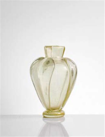 BAROVIER & TOSO Grande vaso decorato in foglia d’orocon applicazioni, 1940...