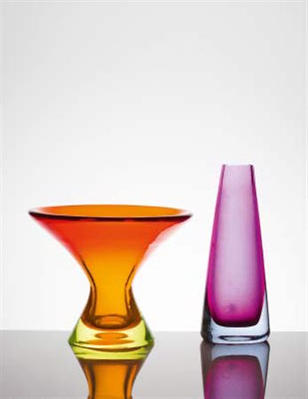 MANIFATTURA MURANESE Vaso in vetro sommerso nei toni del viola. Reca...