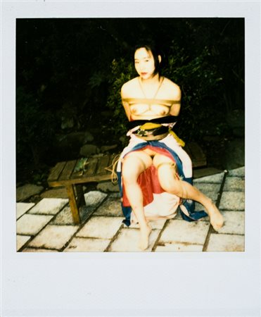 NOBUYOSHI ARAKI (1940)Senza TitoloPolaroidcm 10,8x8,9Firma al retro