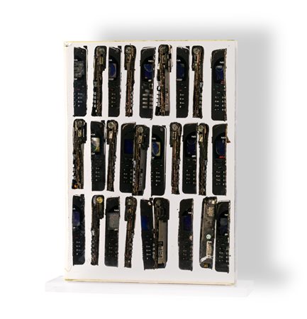 FERNANDEZ ARMAN (1928-2005)Senza Titolo, 2005Accumulazione di cellulari...