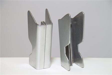 MANIFATTURA ITALIANA Coppia di maniglie. Alluminio. Cm 7,50 x 25,00 x 10,00....