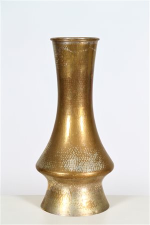 ZANETTO Vaso . Ottone battuto e argentato. Cm 20,00 x 48,00 x 20,00. Ottone...