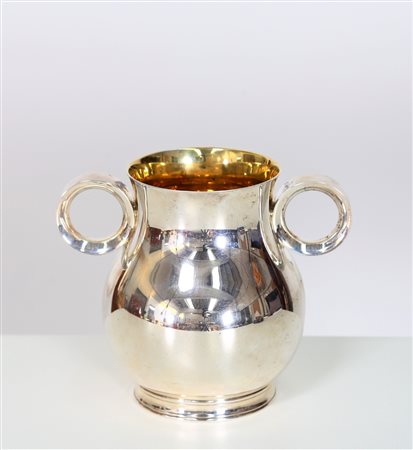 BULGARI Vaso . Argento. Cm 12,00 x 15,00 x 18,00. Vaso in argento, anni 70....
