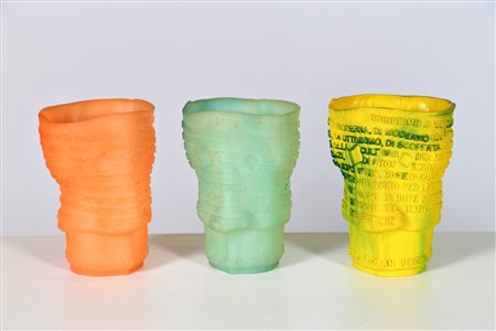 PESCE GAETANO (n. 1939) Tre vasi Goto. Plastica dura colorata. Cm 11,00 x...