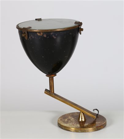 LUMEN MILANO Attrib. Lampada da tavolo. Metallo laccato, ottone, vetro. Cm...