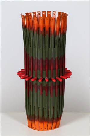 PESCE GAETANO (n. 1939) Lampada da tavolo mod. Alda. Resina e metallo. Cm...