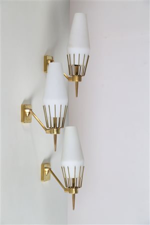 ARREDOLUCE Attrib. Applique. Ottone, vetro satinato.. Cm 8,00 x 30,00 x...