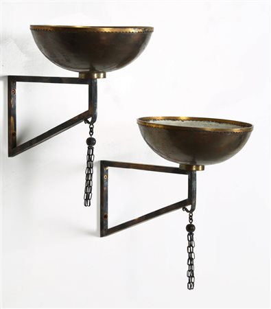 MANIFATTURA ITALIANA Coppia appliques. . Cm 27,50 x 30,00 x 50,00. Ottone...