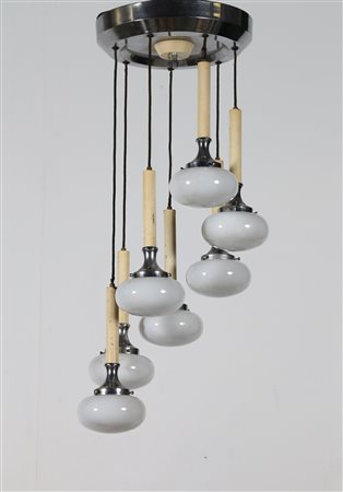 MANIFATTURA ITALIANA Lampadario sette luci. Vetro, metallo cromato e laccato....